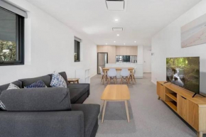 Embark Luxe 2BR 2Bath Apartment in Lynham 1 Secure Carpark Wifi Canberra